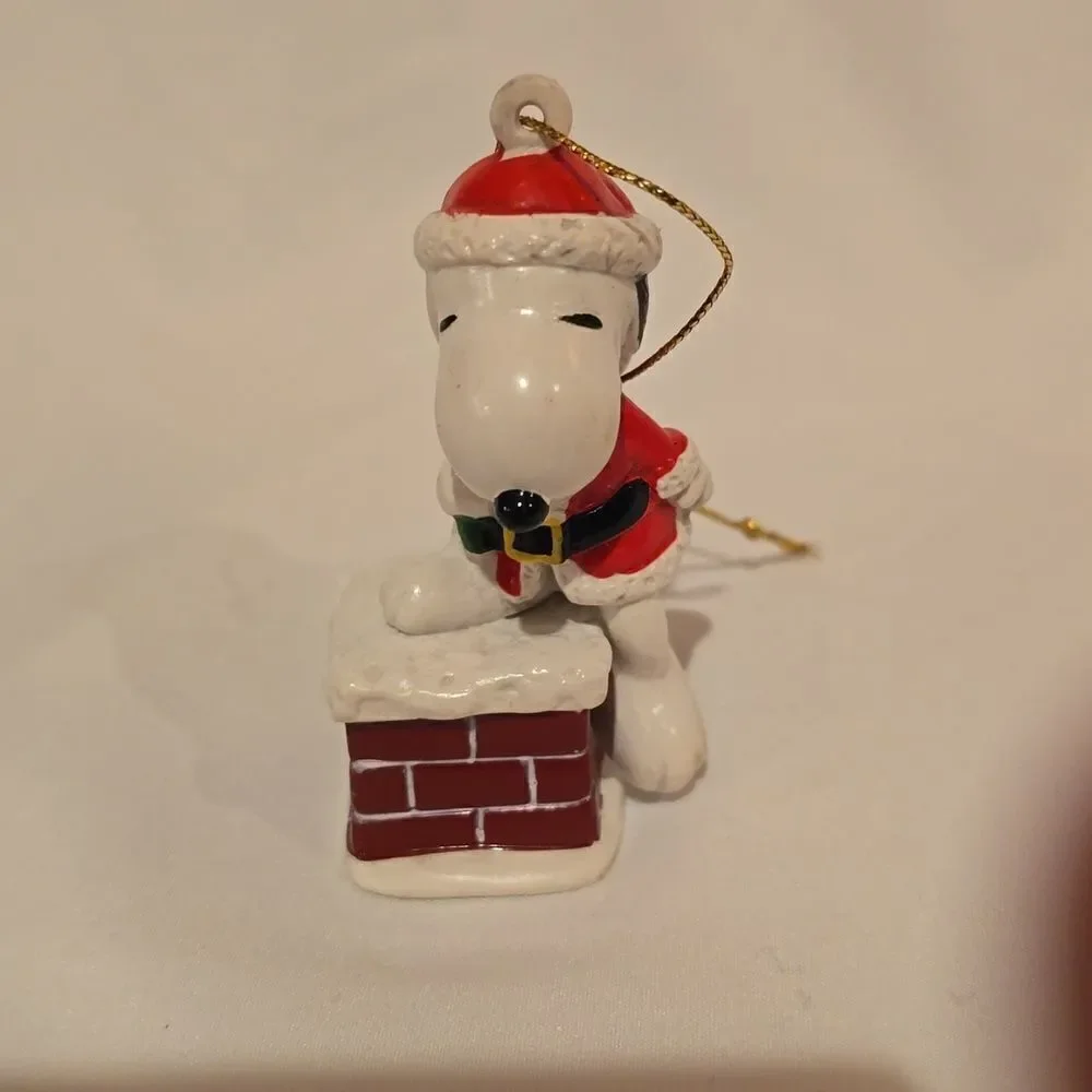 Peanuts snoopy character